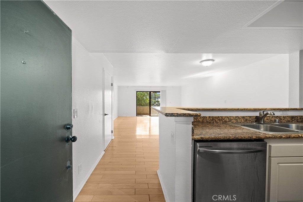 64 N Mar Vista Avenue 103