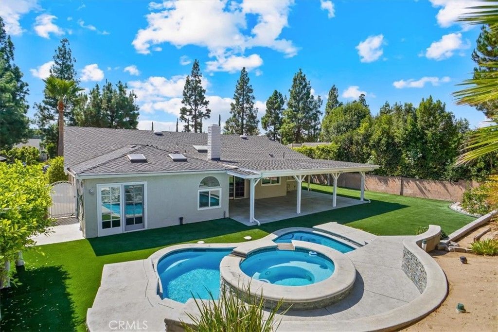 Photo of 20633 Horace Street, Chatsworth, CA 91311 (MLS # SR25228015)