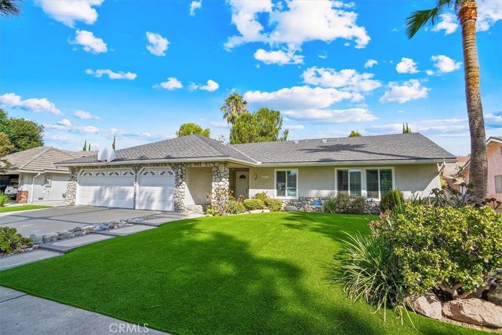 Photo of 20633 Horace Street, Chatsworth, CA 91311 (MLS # SR25228015)
