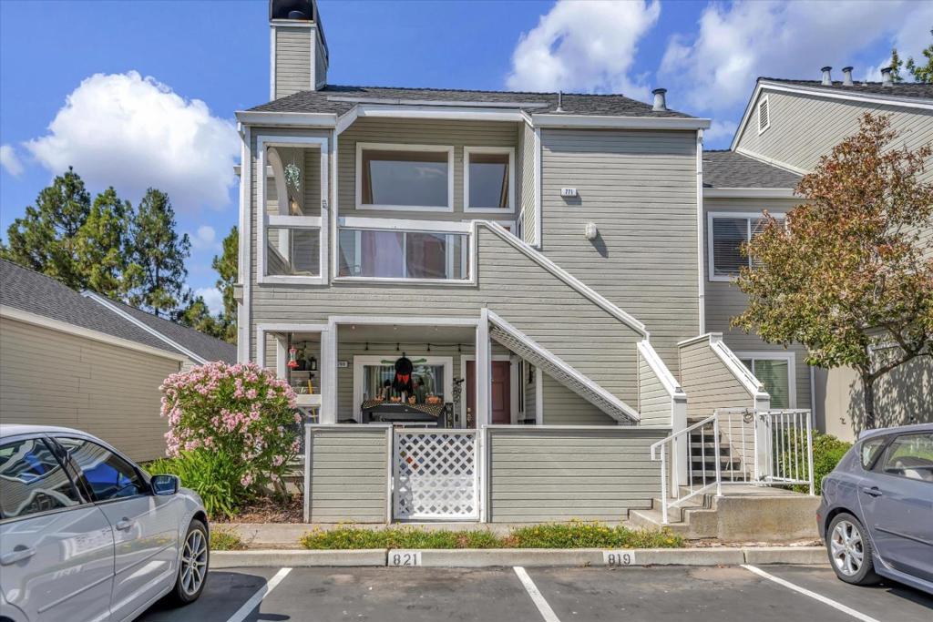 This 3-bedroom, 2-bath gem is all about fresh beginnings and hassle-free living! Picture yourself in your living room, complete with a fireplace that's just perfect for those cozy evenings in. Step outside onto your spacious walk-out porch. There's a tranquil community waterfront area just a short stroll away. You're close to a high-tech business park, a library for your reading escapes, and the bustling Marketplace with its grocery store, restaurants, and services. The Bay Club Fitness is ready to welcome you. Outdoor enthusiasts, get ready to explore the Bay Trail and Marlin Park with its playground, picnic spots, and sports fields. And don't forget to treat yourself to dinner at Mistral, your friendly neighborhood waterfront restaurant! We also have a community pool and spa. Plus, with easy access to Highway 101 and Belmont Caltrain, your commute to Silicon Valley or San Francisco couldn't be more convenient! Pet Friendly Pet Deposit - $500