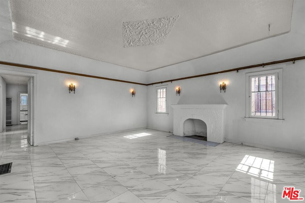 1922 W 80th Street