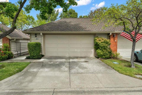 Photo of 524 Silver Lake Dr DR, Danville, CA 94526 (MLS # 41140161)