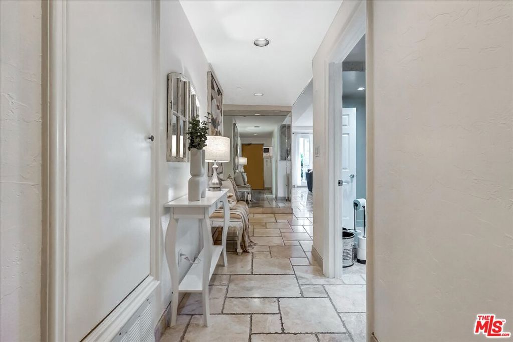 Photo of 11952 Montana Avenue #303, Los Angeles, CA 90049 (MLS # 26683267)