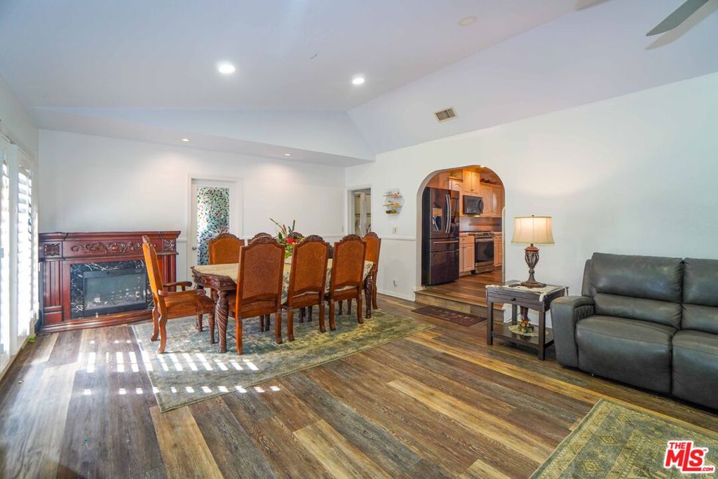 2614 Manhattan Beach Boulevard