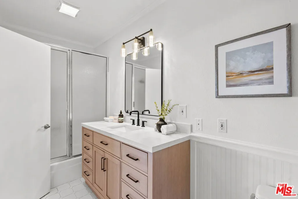 Los Angeles, California 90049, United States, 1 Bedroom Bedrooms, ,1 BathroomBathrooms,Residential,Active,243674