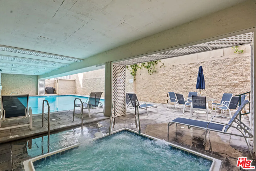 Los Angeles, California 90049, United States, 1 Bedroom Bedrooms, ,1 BathroomBathrooms,Residential,Active,243674