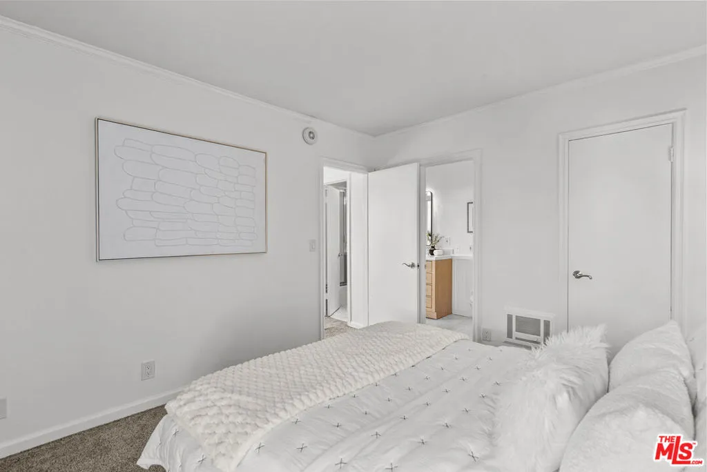 Los Angeles, California 90049, United States, 1 Bedroom Bedrooms, ,1 BathroomBathrooms,Residential,Active,243674