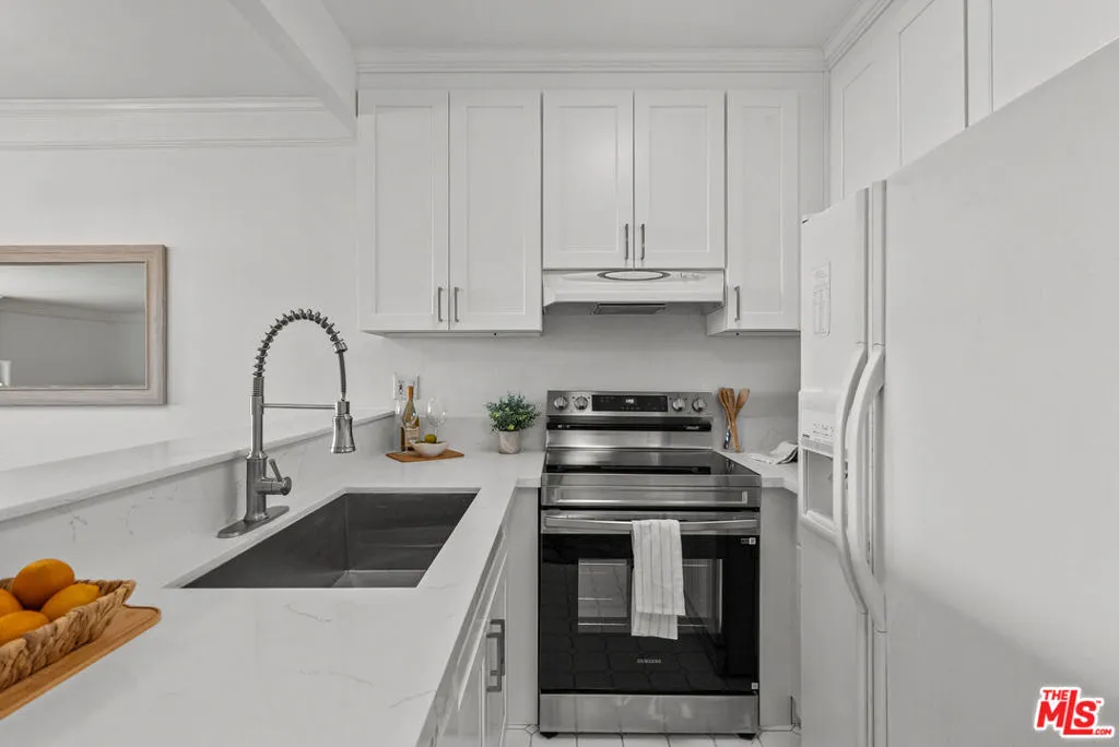 Los Angeles, California 90049, United States, 1 Bedroom Bedrooms, ,1 BathroomBathrooms,Residential,Active,243674