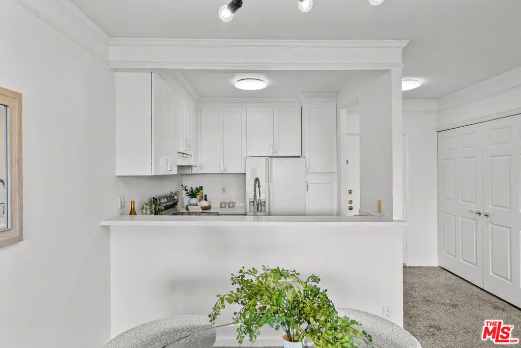 Los Angeles, California 90049, United States, 1 Bedroom Bedrooms, ,1 BathroomBathrooms,Residential,Active,243674