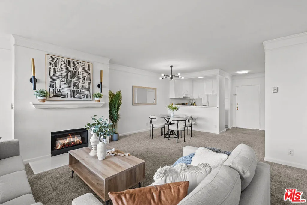 Los Angeles, California 90049, United States, 1 Bedroom Bedrooms, ,1 BathroomBathrooms,Residential,Active,243674