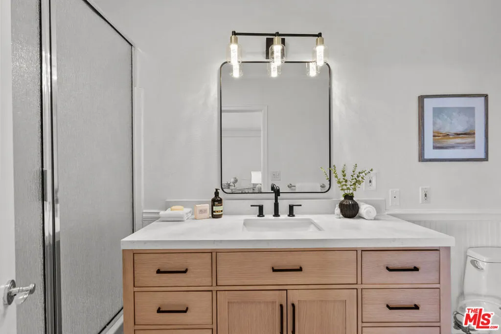 Los Angeles, California 90049, United States, 1 Bedroom Bedrooms, ,1 BathroomBathrooms,Residential,Active,243674