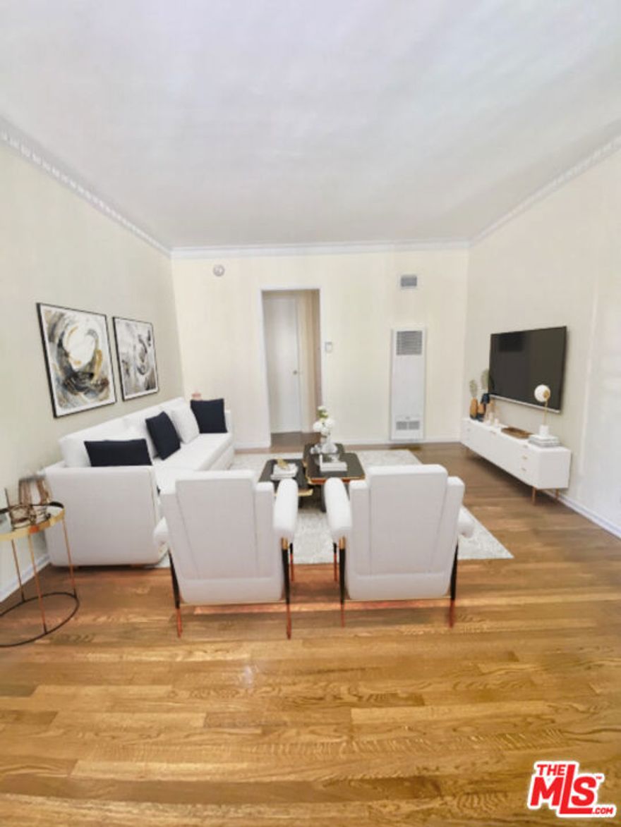 1 bedroom unit with courtyard view centrally located in prime Beverly Hills. Sitting on a quiet tree lined street within close proximity to the city's finest shopping and dining. Minutes from Rodeo Drive and located in the Beverly Hills unified school district.