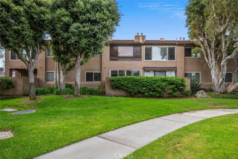 Photo of 17168 Bluewater LN #168, Huntington Beach, CA 92649 (MLS # OC26158449)
