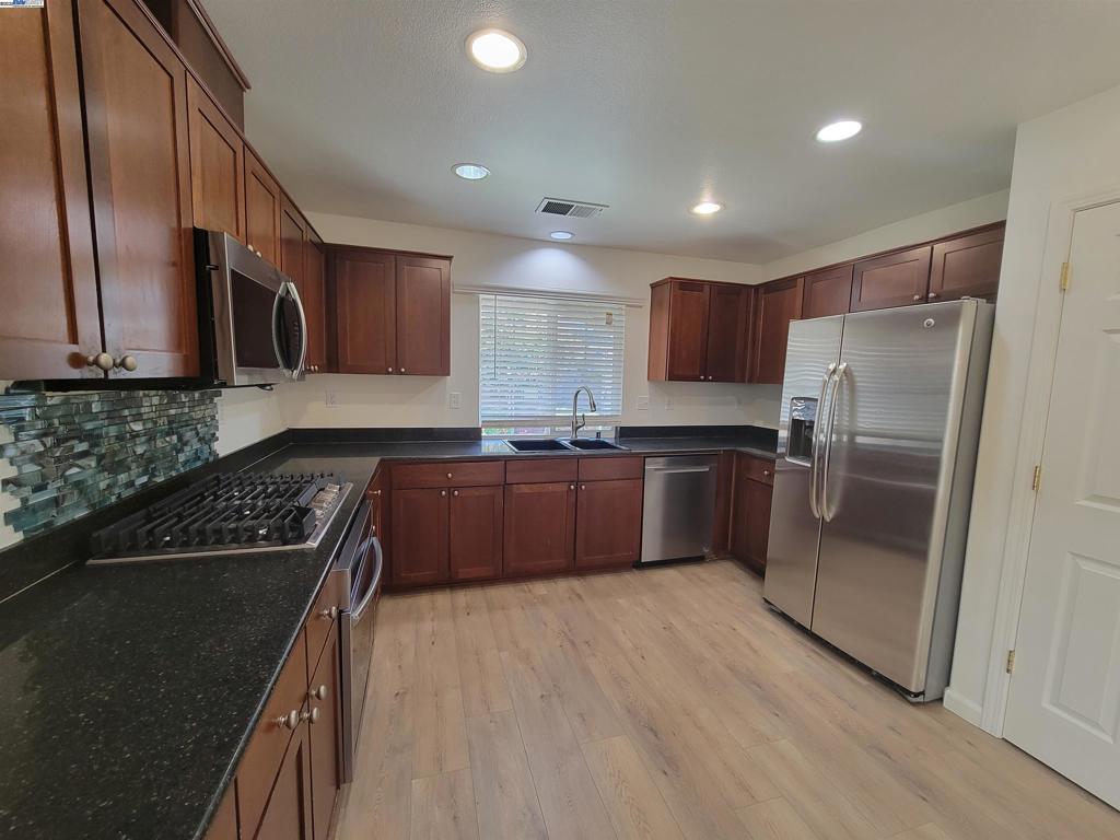 LELAND - Residential