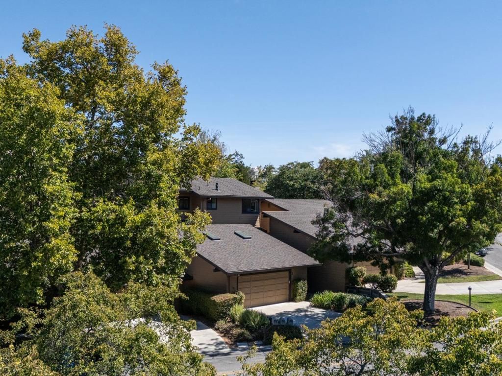 Photo of 2 Hallmark Circle, Menlo Park, CA 94025 (MLS # ML82031443)