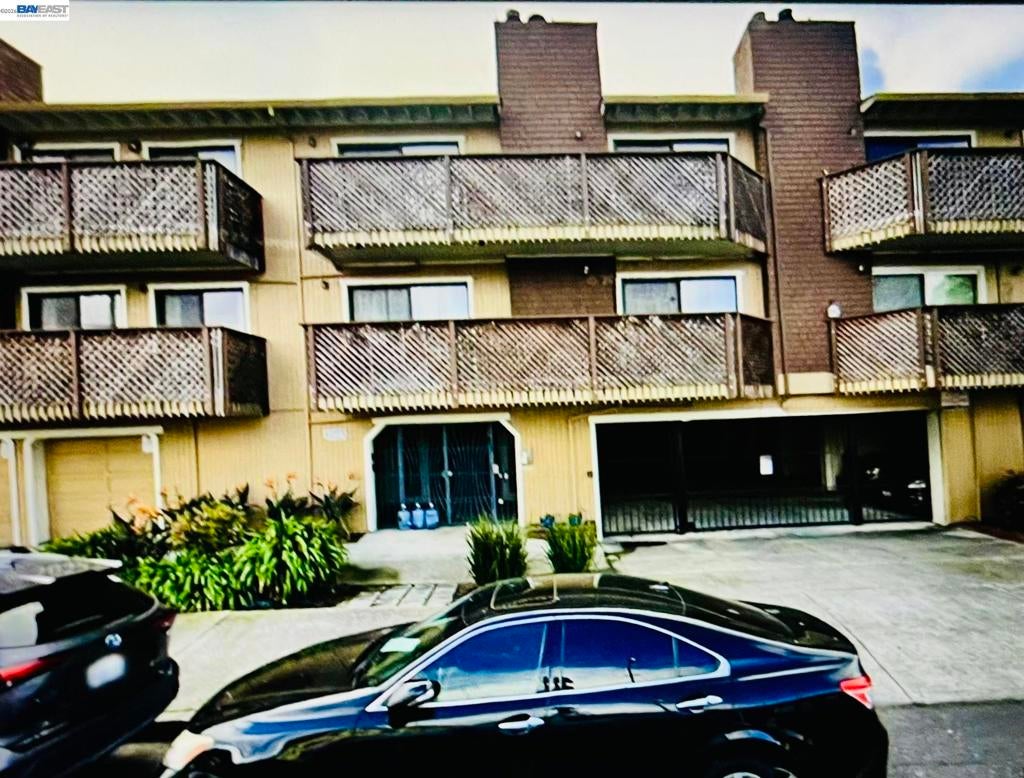 2868 38 Ave