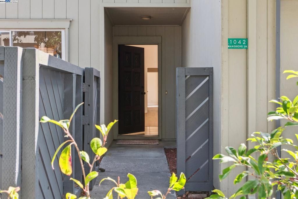 Photo of 1042 Mangrove Ln Ln, Alameda, CA 94502 (MLS # 41115443)