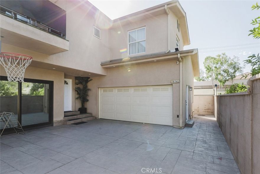 Discover this beautifully remodeled 1-bedroom, 1-bathroom ADU in the heart of Glendale. Featuring modern finishes, updated flooring, a stylish kitchen with stainless steel appliances, and plenty of natural light, this private unit offers comfort and convenience. Enjoy a peaceful residential setting while being close to shopping, dining, and freeway access. Perfect for professionals or anyone seeking a move-in ready home in a prime Glendale location.