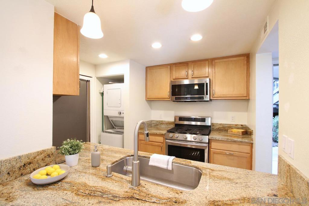 3021 Golden Oak Way