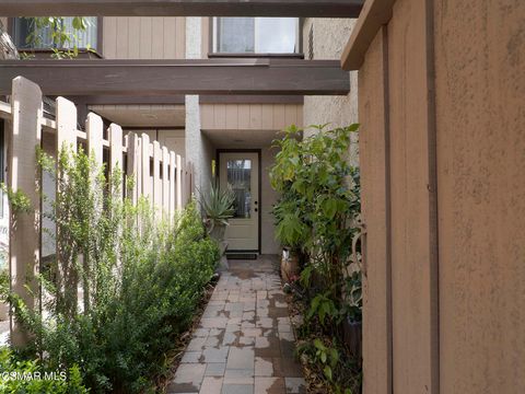 Photo of 24829 Apple Street #E, Newhall, CA 91321 (MLS # 226001528)