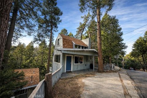 Photo of 23622 Scenic Drive, Crestline, CA 92325 (MLS # DW26032801)