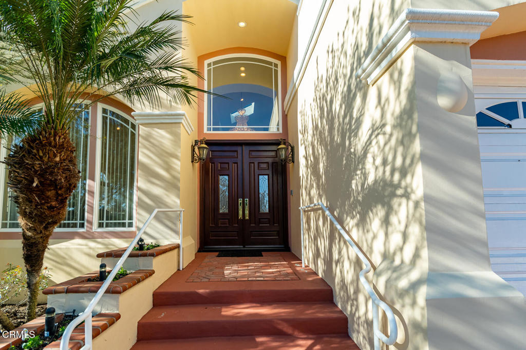 1075 E Tujunga Avenue