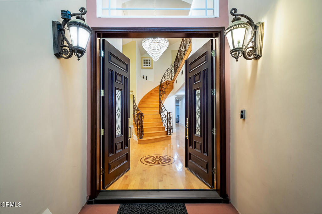 1075 E Tujunga Avenue