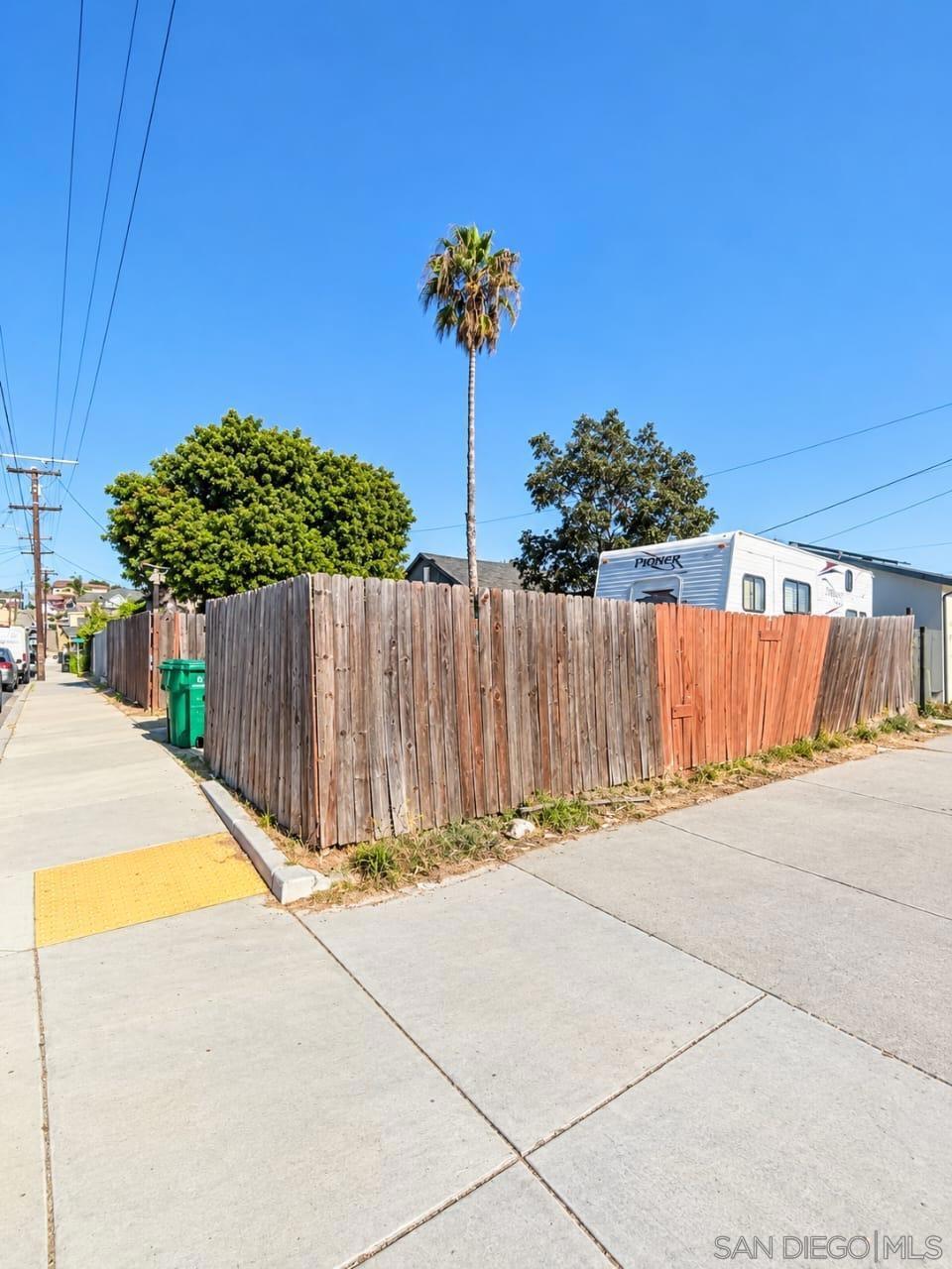 304 Milbrae St