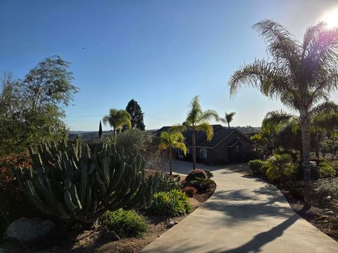 1655 Colina Fallbrook CA 92028