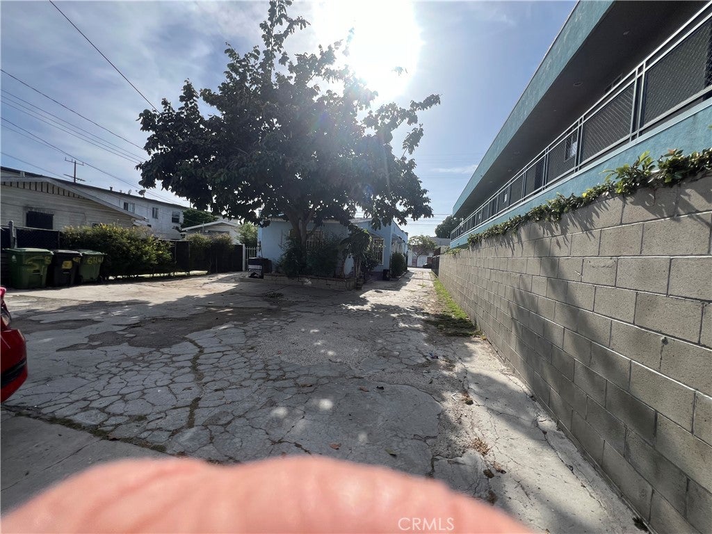 6812 S Hoover