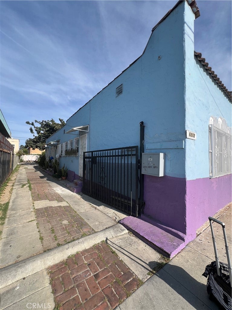 6812 S Hoover
