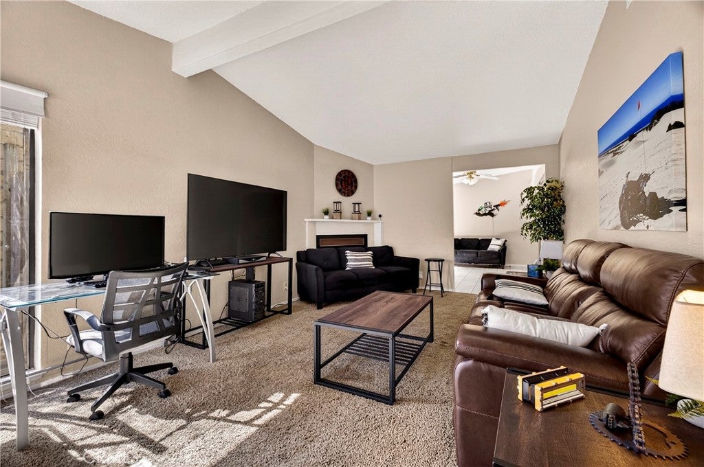 6 Orangewood Way