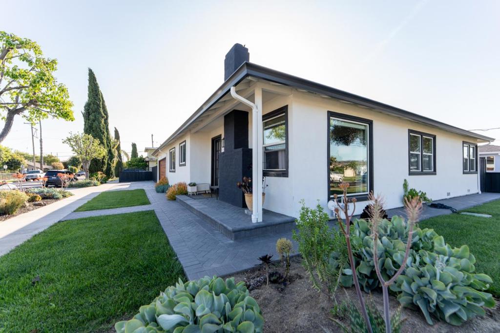 1825 Wilshire Boulevard