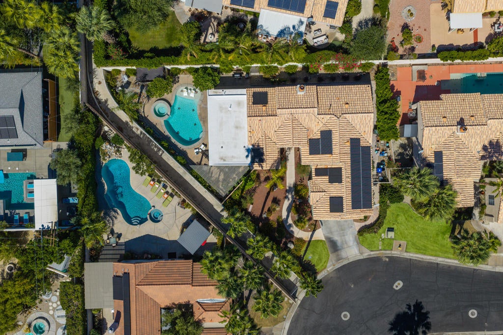 Properties 2 590 Poppy Street