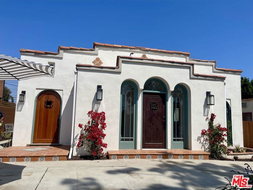 Photo of 1086 West Boulevard, Los Angeles, CA 90019 (MLS # 25574285)