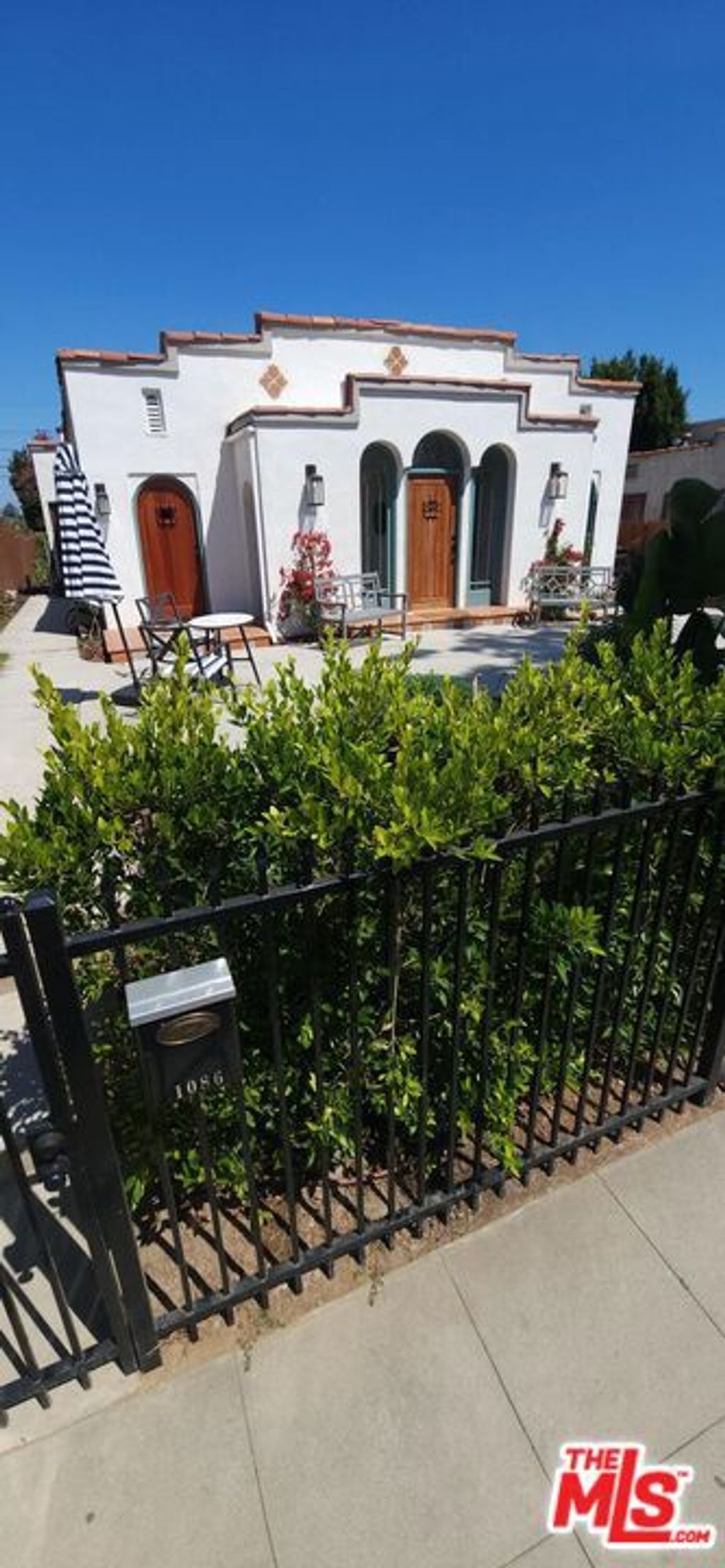Photo of 1086 West Boulevard, Los Angeles, CA 90019 (MLS # 25574285)