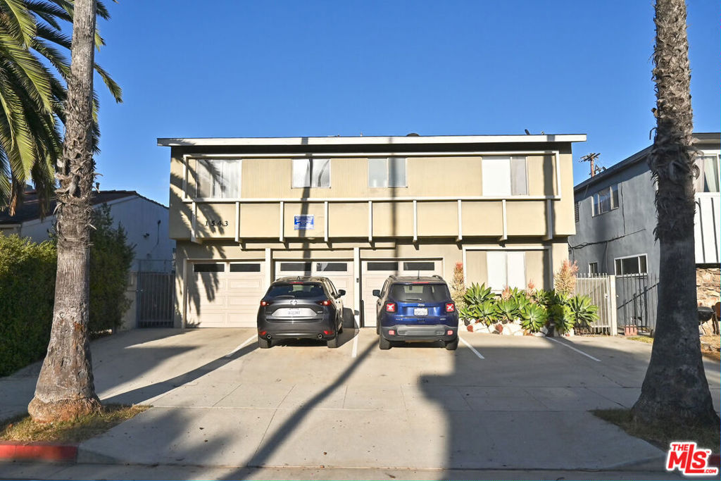 LOCATION! LOCATION! Beachside living style at its best. 1-bedroom, 1-bathroom unit in the heart of Santa Monica, Just near the ocean and a short distance to 3rd Street Promenade, Montana ave. The interior features a beautiful kitchen with sleek cabinets, updated appliances, and a fresh A/C unit for year-round comfort. The unit features a bathroom remodeled and hardwood floors throughout, double mirror closet in the primary bedroom. Enjoy the convenience of nearby popular eateries, easy access to the metro, and close proximity to a dog park and tennis courts. PET OK , Call agent for more information.