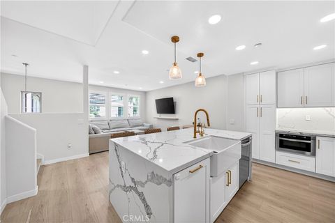 Photo of 2827 W Edinger Avenue, Santa Ana, CA 92704 (MLS # AR26081667)