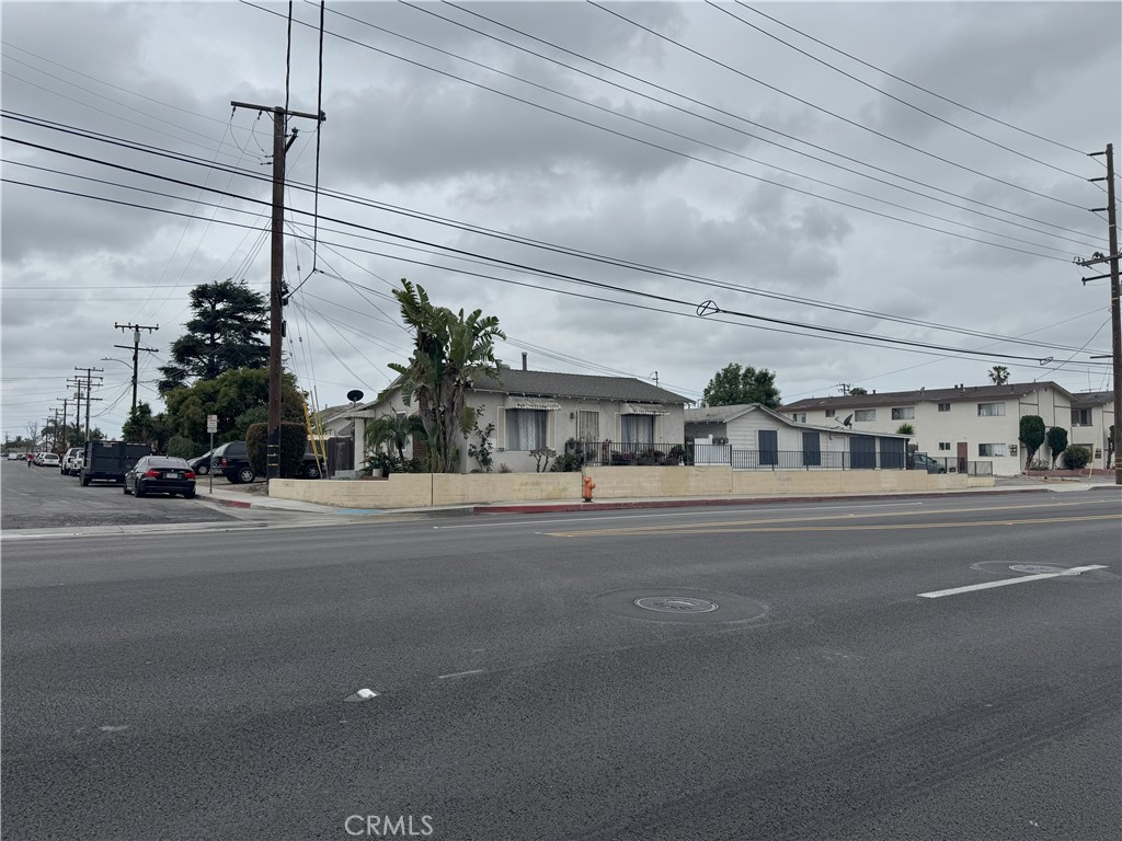 7232 Cerritos Avenue