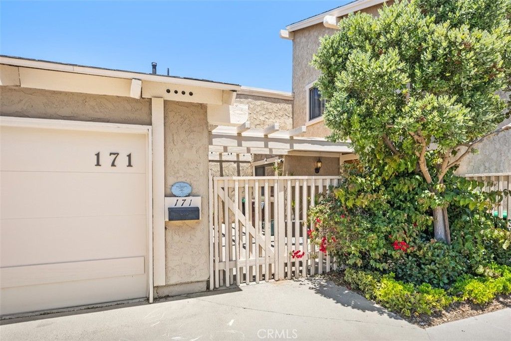 Photo of 171 Avenida Adobe, San Clemente, CA 92672 (MLS # OC25275651)