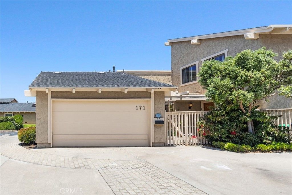 Photo of 171 Avenida Adobe, San Clemente, CA 92672 (MLS # OC25275651)