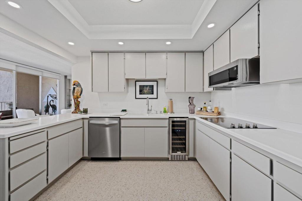 899 Island Drive 304
