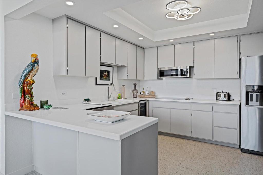 899 Island Drive 304
