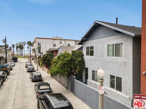 Photo of 25 Horizon Avenue, Venice, CA 90291 (MLS # 26648553)
