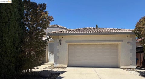 Photo of 2084 Schell Mountain Way WAY, Antioch, CA 94531 (MLS # 41139394)