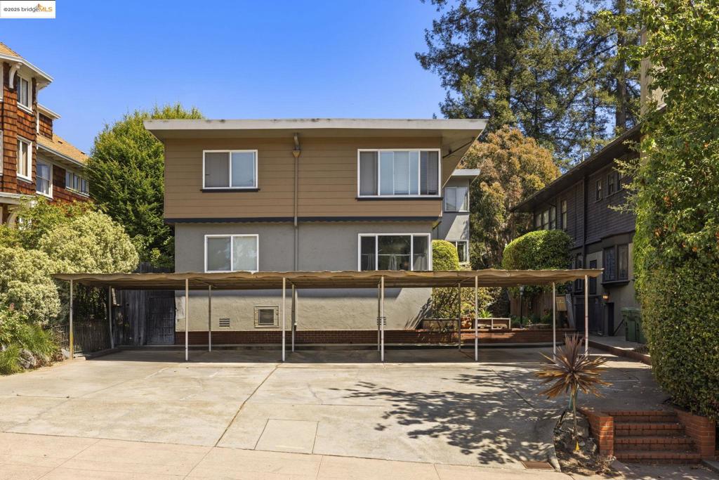 Rarely available in prestigious Piedmont, 150 Monticello Ave is a fully occupied 6-unit property nestled among grand SFRs. This turnkey investment offers stability + growth potential in one of the East Bay’s most desirable zip codes. The building features a landscaped entry, brick stairs, communal back patio, 5 covered parking spots, and shared laundry. Unit mix includes: one 2BD/2BA, three 2BD/1BA, and two 1BD/1BA units. Moments from top-rated schools, Piedmont Ave dining + shops, this quiet yet central location blends strong tenant appeal w/ the convenience of urban amenities.