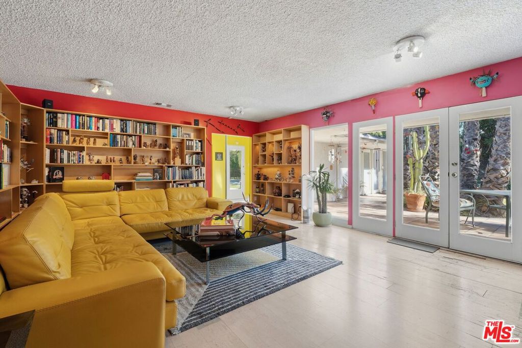 8364 Mulholland Drive