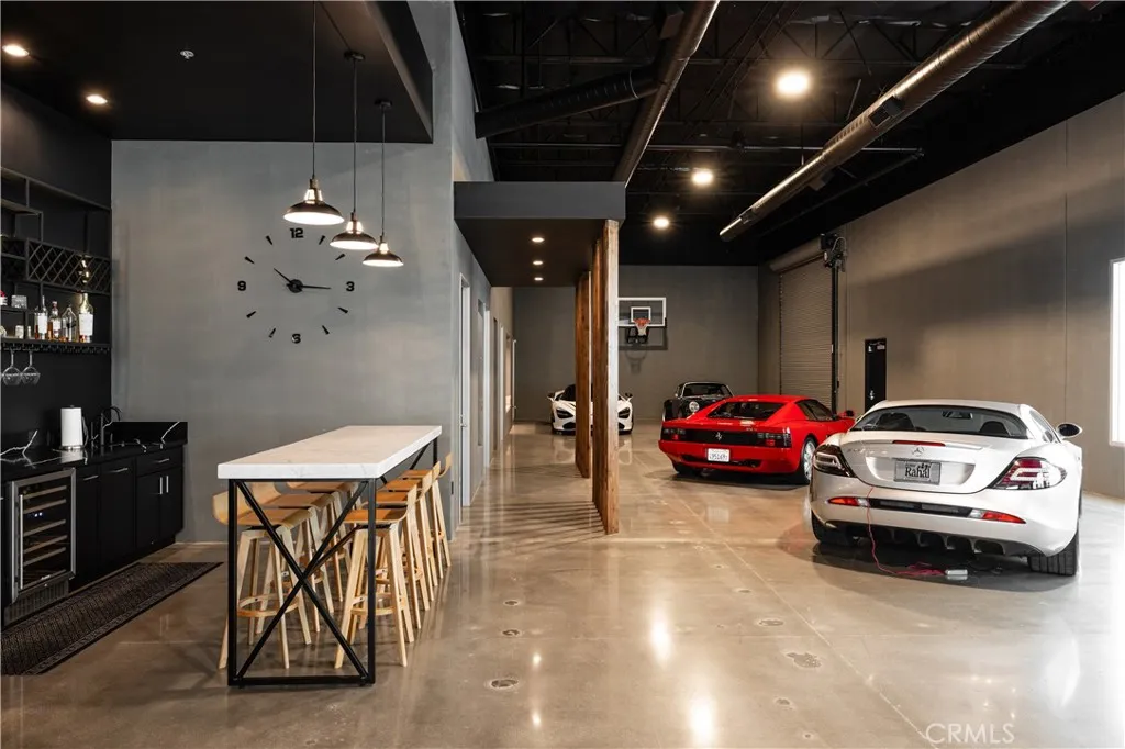 Irvine, California 91618, United States, ,Commercial,Active,233033