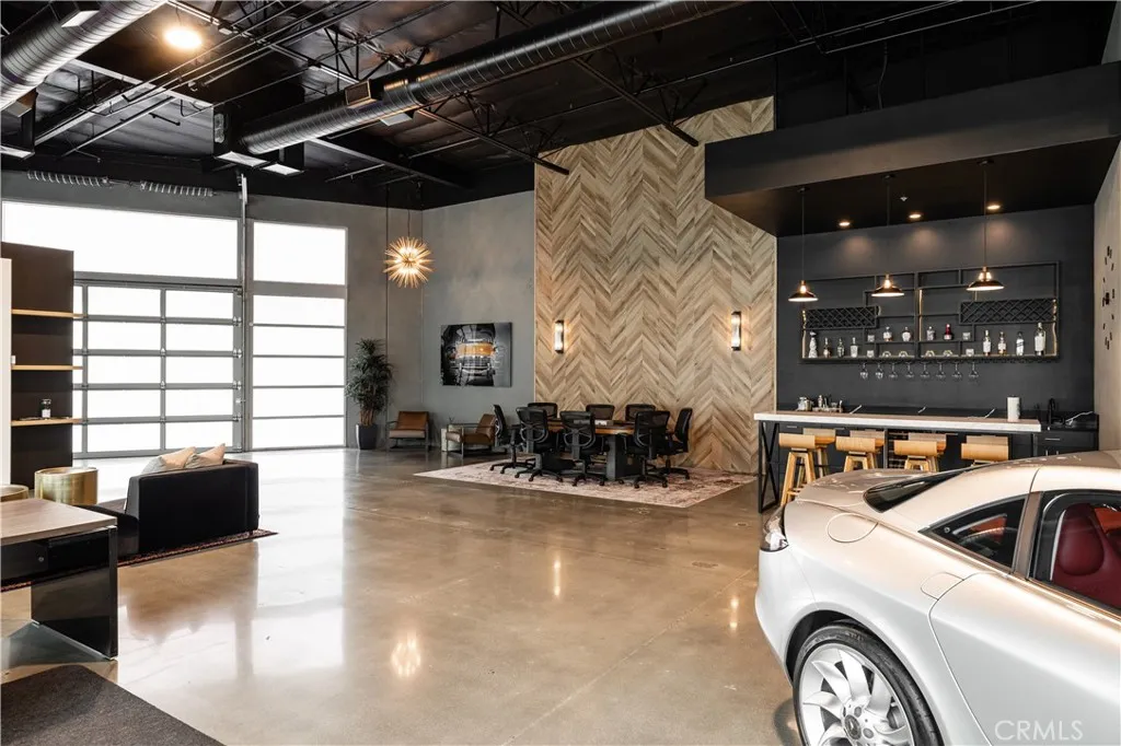 Irvine, California 91618, United States, ,Commercial,Active,233033