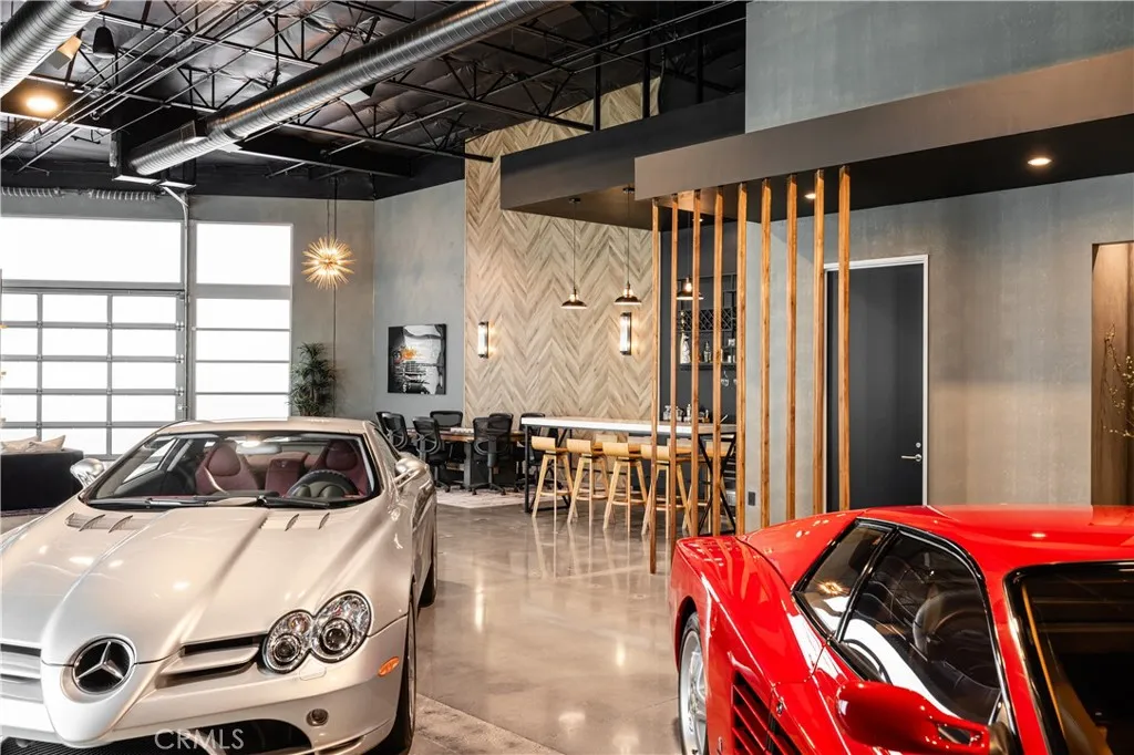 Irvine, California 91618, United States, ,Commercial,Active,233033